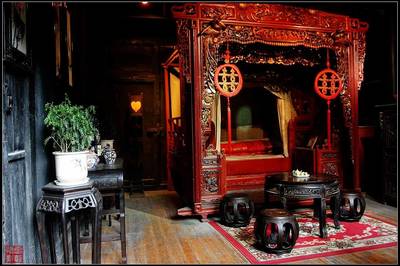 【恋上湘西】张家界森林公园(袁家界、杨家界、金鞭溪)、天门山(玻璃栈道)、张家界老院子、湘西苗寨、凤凰古城直飞五日游行