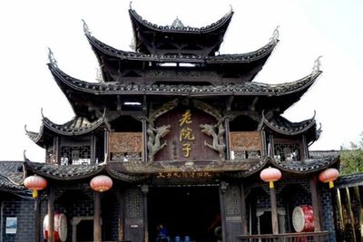 张家界一“巨富豪宅”,紧邻鸬鹚湾大桥,是“巫傩文化”的见证地