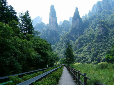 荆州、张家界、天门山、凤凰、玻璃桥、老院子、国际汽车表演5晚6日游(FR双动、核心景区+双玻璃、赠送汽车特技表演、0自费)