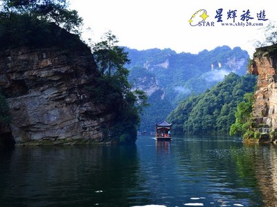 【H1惠享天门】 天门山玻璃栈道·世界最长缆车·世界最长全透明玻璃桥 千年土王府-田家老院子·溪布街·凤凰古城(清远高铁站起止)