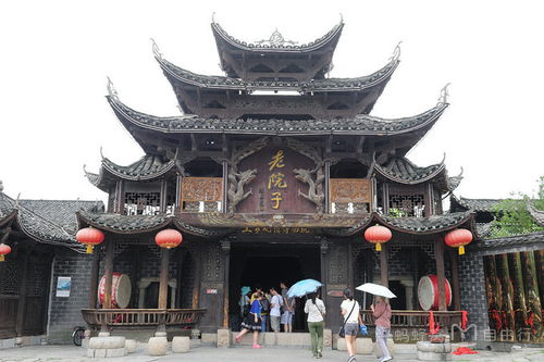 九寨看水,张家界看山