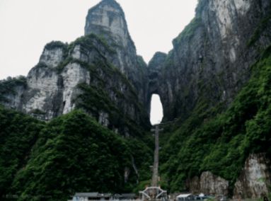 1999元起，张家界、凤凰古城、梵净山双卧7日深度连线游，探秘湘西仙境